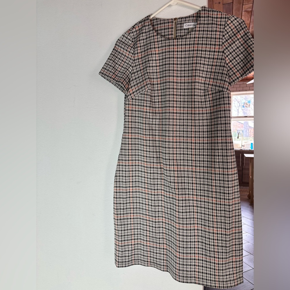 Calvin Klein size 4 houndstooth midi dress